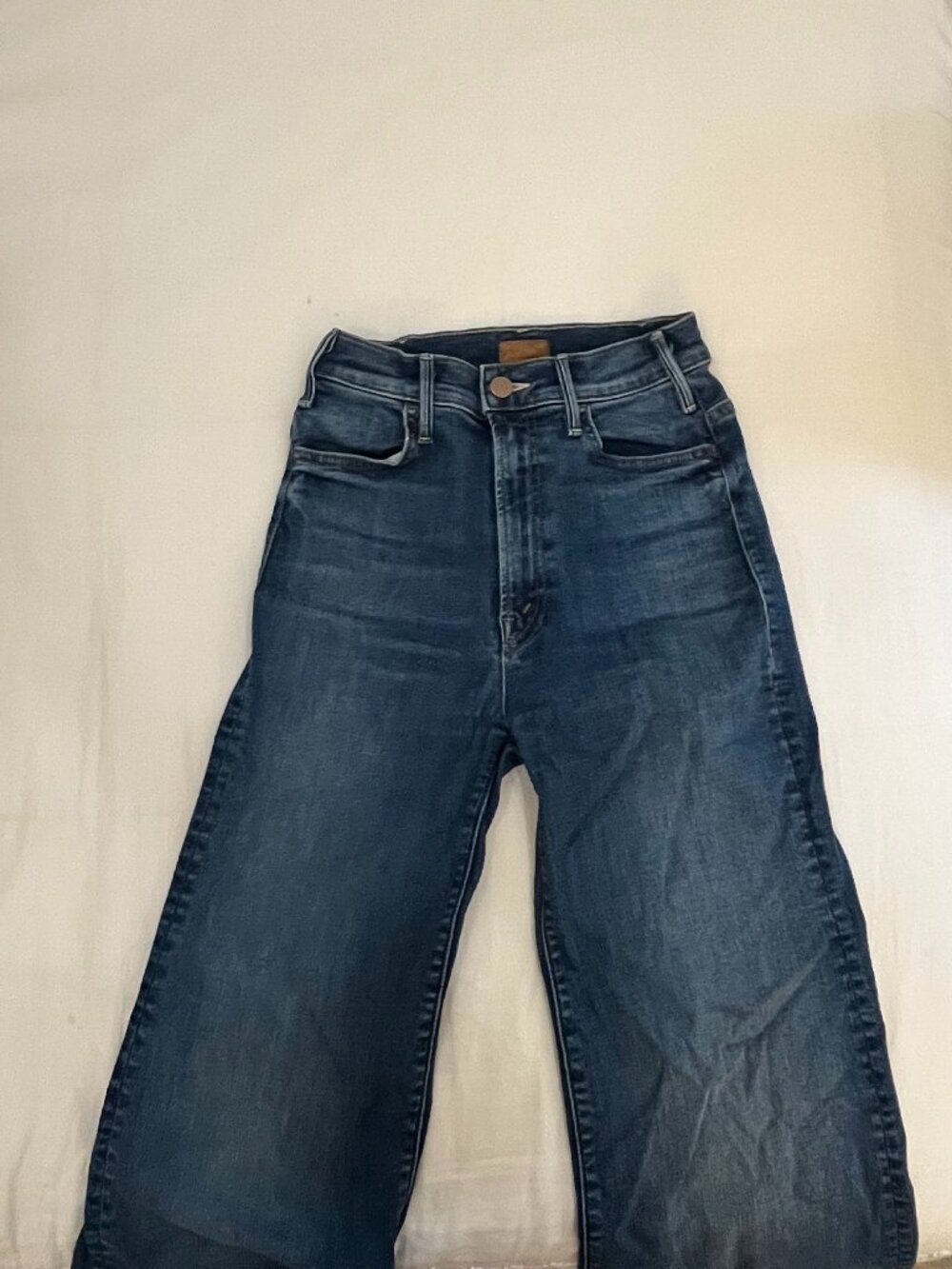 Mother - The Hustler Roller Heel in High Fidelity Size 25 Mid Wash Flare Pants - Picture 4 of 5